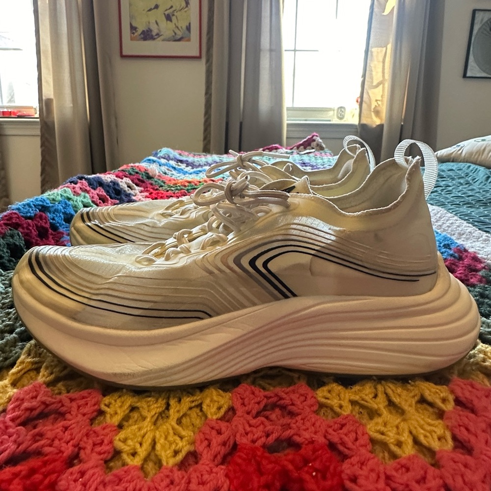 APL Streamline Sneaker - Women’s 8